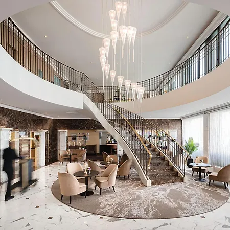 Hotel Warwick 4*