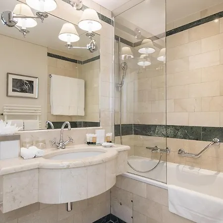 Hotel Warwick 4*