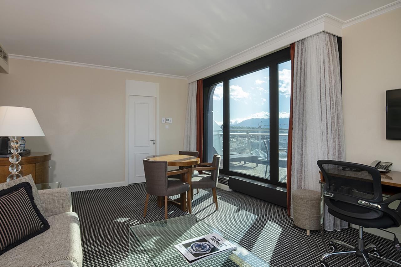 Warwick 4* Geneva