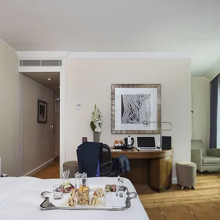 Warwick Hotel