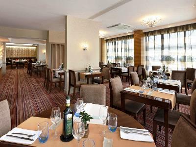 Warwick Hotel 4*